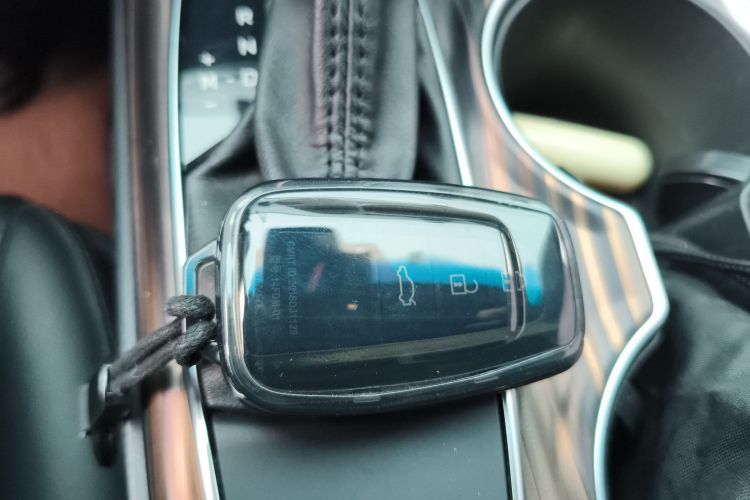 丰田 凯美瑞 2019款 2.0G 豪华版 国VI中控内饰7001