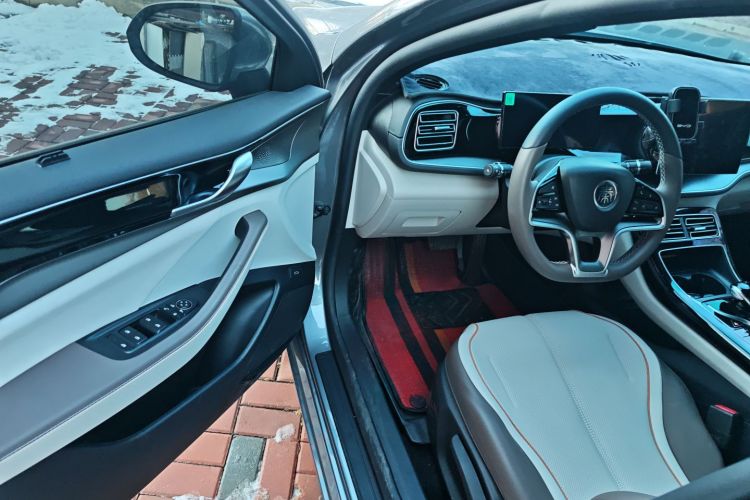 比亚迪 秦PLUS 2024款 荣耀版 EV 510KM领先型中控内饰7003
