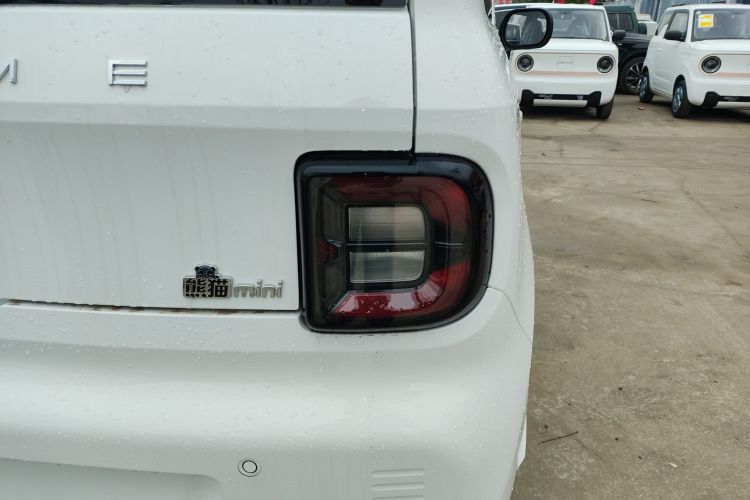 吉利银河 2024款 熊猫mini 200km 耐力熊车身外观9