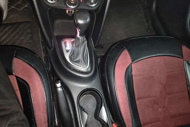 菲亚特 菲翔 2015款 1.4T 自动悦享版中控内饰18