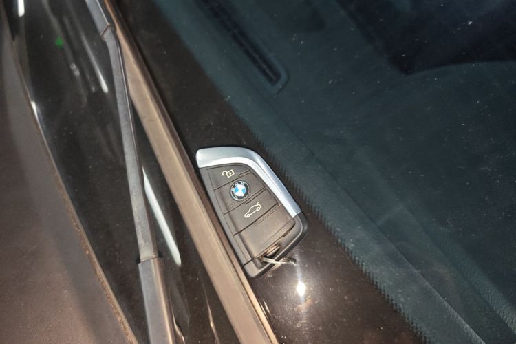 宝马1系 2021款 125i M运动曜夜版中控内饰11