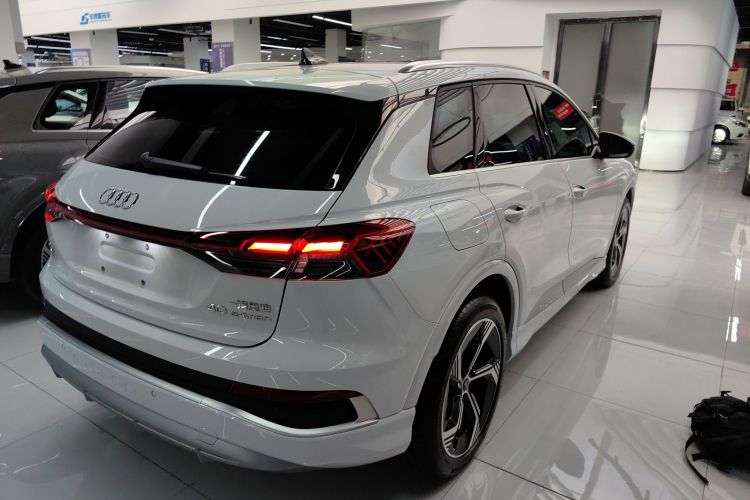 奥迪Q4 e-tron 2024款 40 e-tron 创境版车身外观7