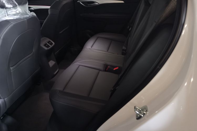 别克 2025款 昂科威Plus 28T 两驱白金版中控内饰21