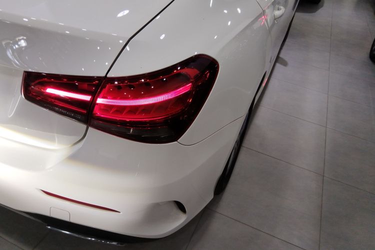 奔驰A级 2021款 改款 A 180 L 运动轿车车身外观9