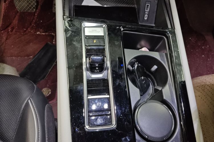 大众 途昂 2021款 330TSI 两驱尊崇豪华版中控内饰18