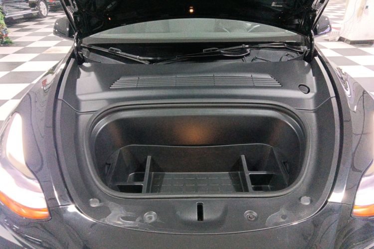 特斯拉 Model Y 2021款 标准续航后驱版机舱底盘24