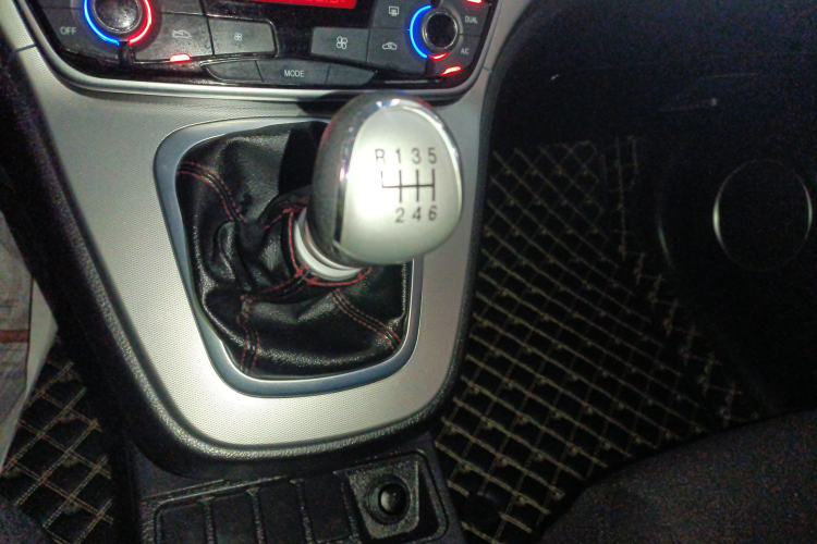 哈弗M6 2019款 1.5T 手动两驱都市型 国VI中控内饰18