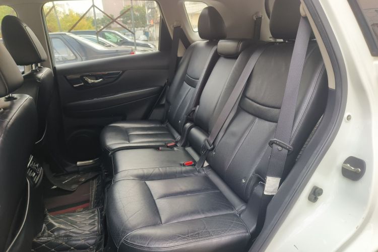 日产 奇骏 2019款 2.0L CVT智联七座舒适版 2WD中控内饰21