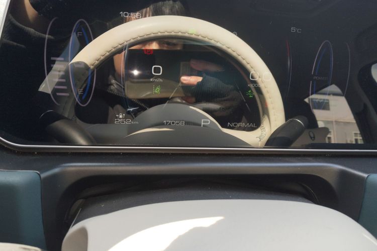 欧拉好猫 2023款 401km标准续航 豪华型 磷酸铁锂中控内饰14