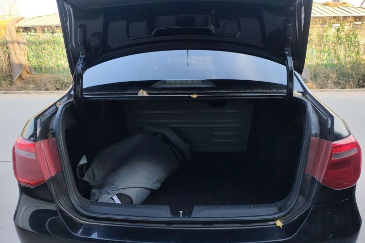 大众 捷达 2015款 1.4L 手动时尚型机舱底盘23