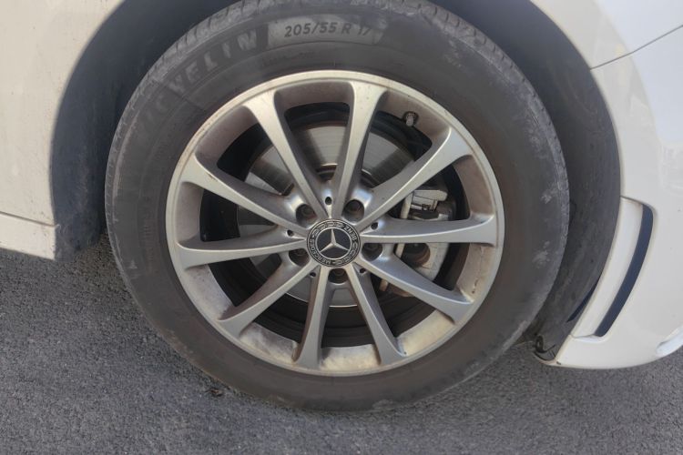 奔驰A级 2022款 改款 A 200 L 运动轿车时尚型车身外观6007