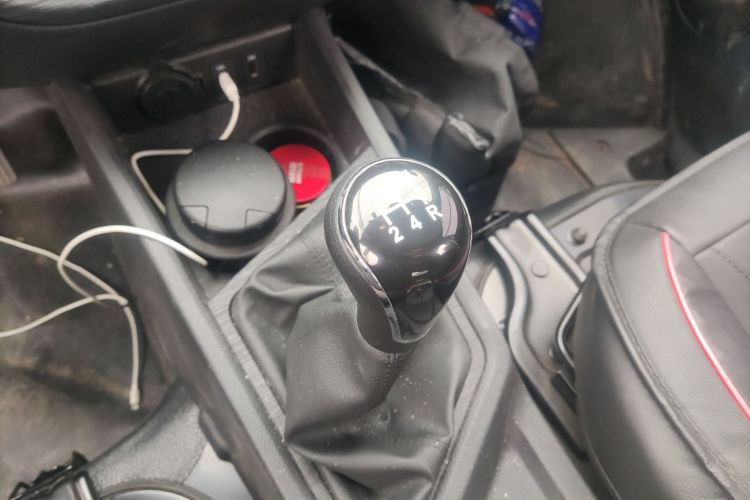 长安凯程 长安睿行M60 2023款 1.6L CNG舒适型客车6座中控内饰18