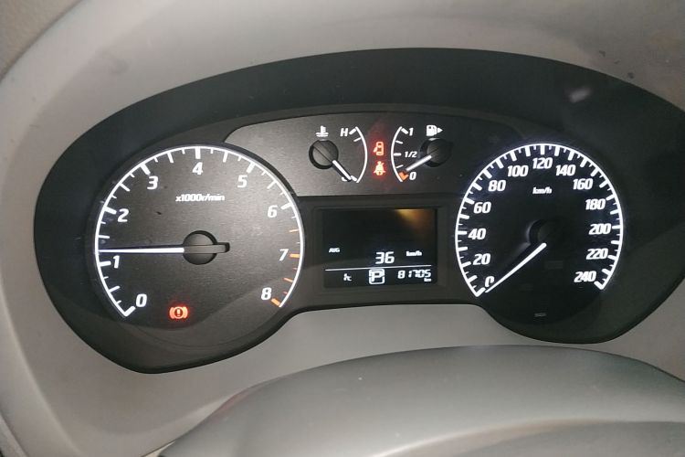 日产 轩逸 2014款 1.6XV CVT尊享版中控内饰14