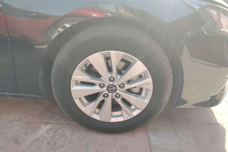 日产 天籁 2019款 2.0L XL 舒适版车身外观10