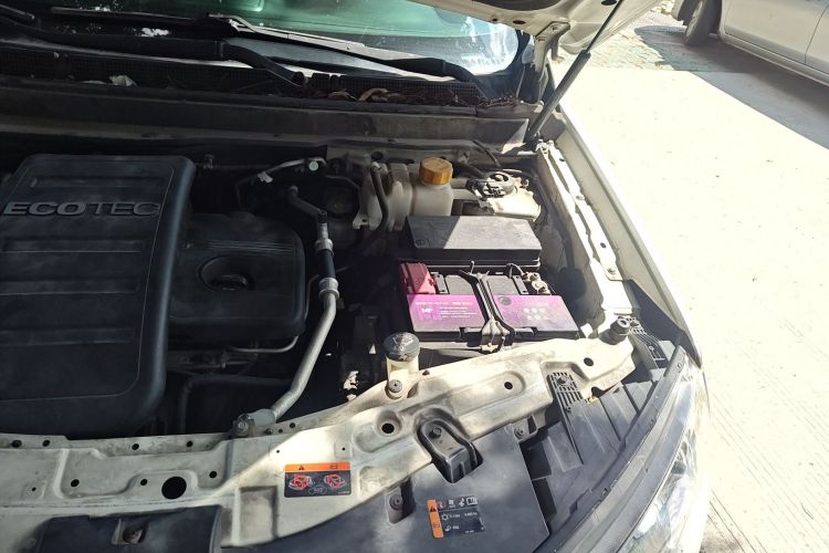 雪佛兰 科帕奇 2015款 2.4L 四驱旗舰版 7座机舱底盘26