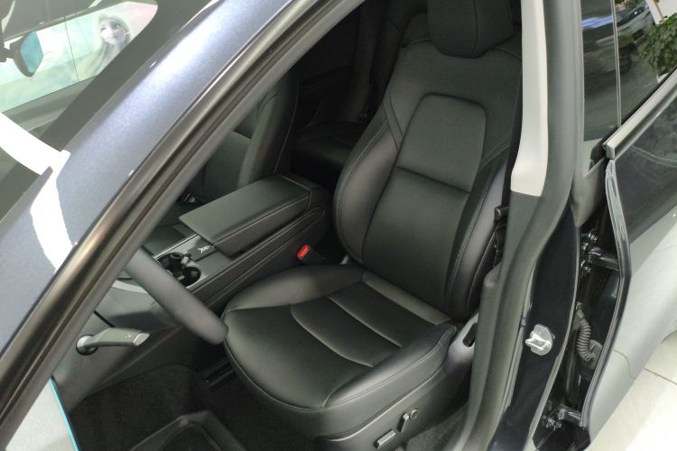 特斯拉 Model Y 2024款 后轮驱动版中控内饰19