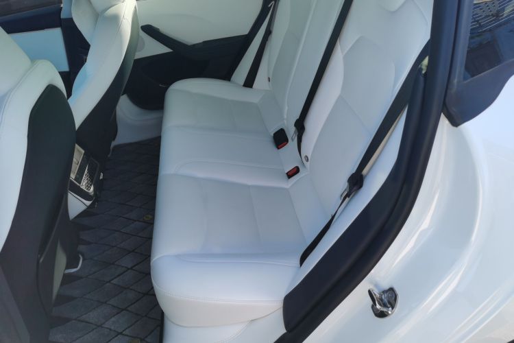 特斯拉 Model 3 2023款 长续航全轮驱动版中控内饰21