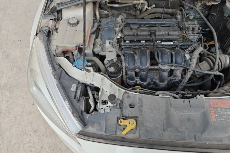 福特 福克斯 2017款 三厢 1.6L 手动风尚型智行版局部细节9006