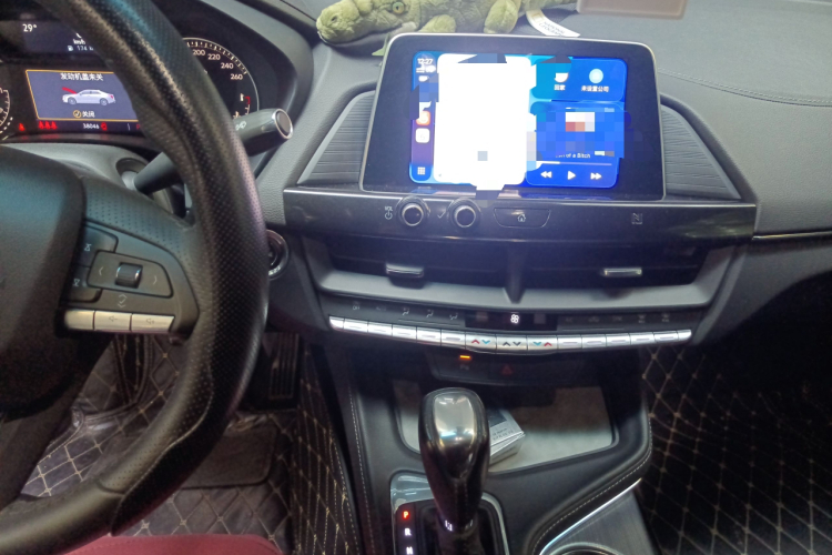 凯迪拉克CT4 2021款 28T 尊贵型中控内饰16