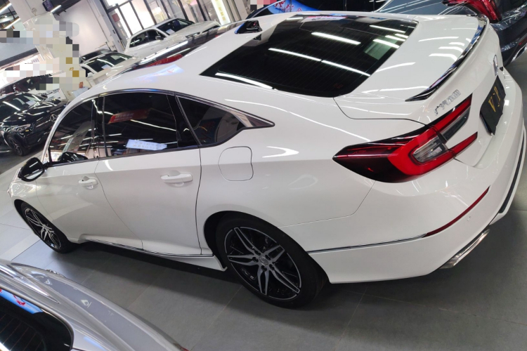 本田 雅阁 2022款 260TURBO 幻夜·尊贵版车身外观4