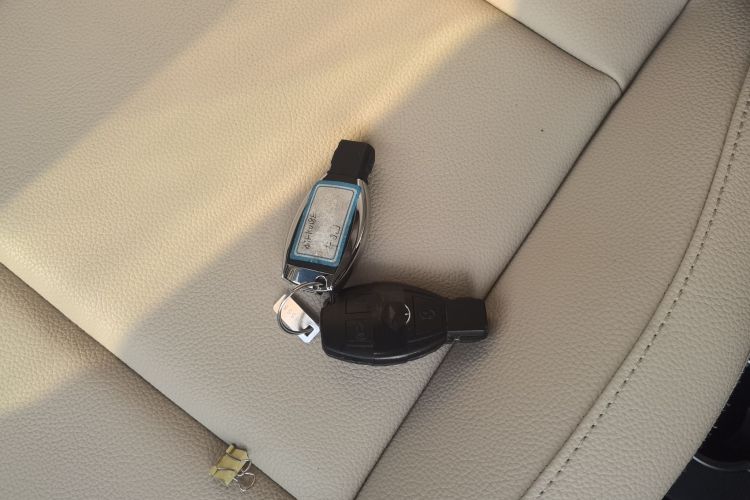 奔驰 威霆 2016款 2.0T 精英版中控内饰11