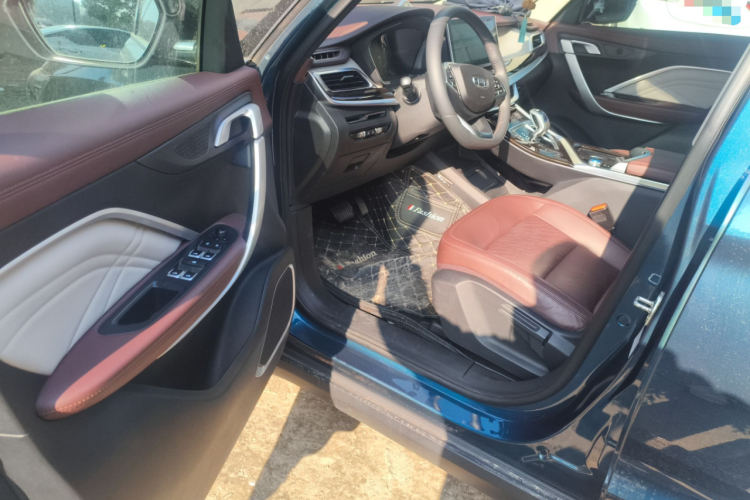 吉利汽车 嘉际新能源 2022款 1.5TD PHEV 白金舒适型中控内饰20