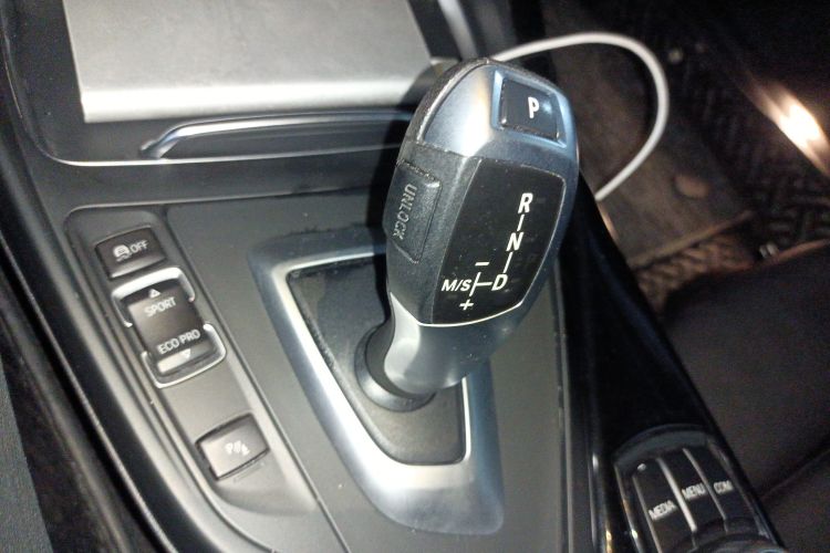 宝马2系(进口) 2019款 225i 敞篷轿跑车 运动设计套装局部细节18