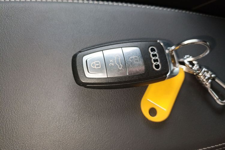 奥迪A3 2025款 A3L Limousine 35TFSI 飞驰尊享型中控内饰11