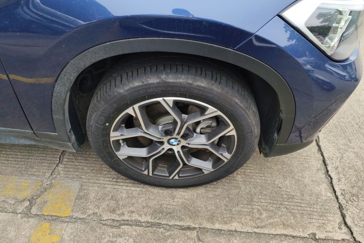 宝马X1 2021款 改款 sDrive25Li 领先型车身外观10