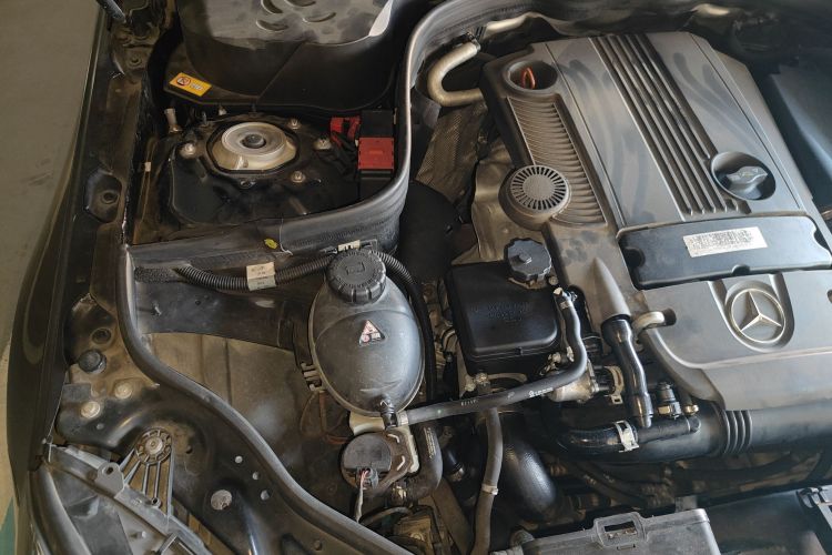 奔驰E级 2014款 E 260 L 豪华型局部细节9006