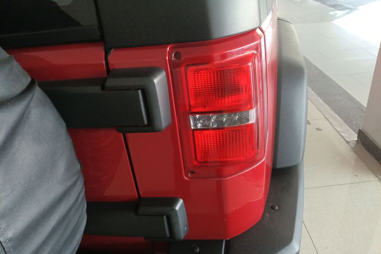 北京BJ40 2016款 40L 2.3T 自动四驱尊享版车身外观6006