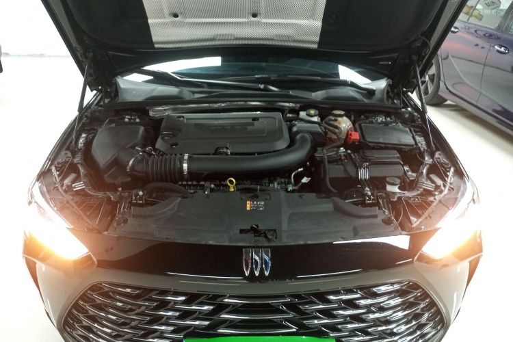 别克 君威 2024款 28T 纵享版机舱底盘24