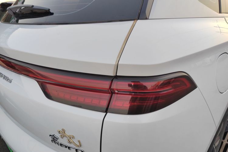 比亚迪 宋Pro新能源 2023款 冠军版 DM-i 71KM超越型车身外观9