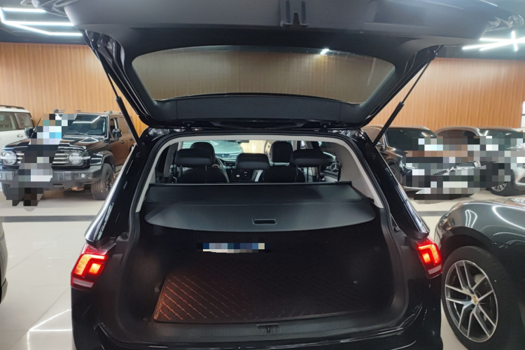 大众 途观L 2021款 330TSI 自动两驱智享版机舱底盘23