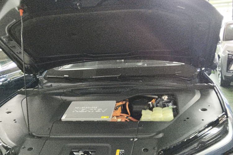 蔚来EC6 2020款 615KM 性能版机舱底盘24