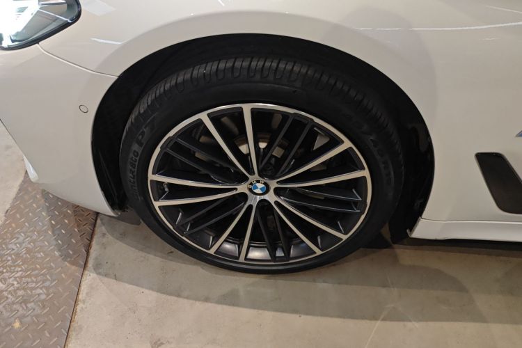 宝马5系 2022款 改款 530Li 领先型 M运动套装车身外观6002