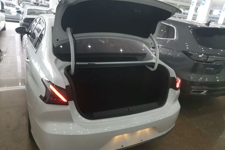 标致408 2022款 1.6T 进取版局部细节23