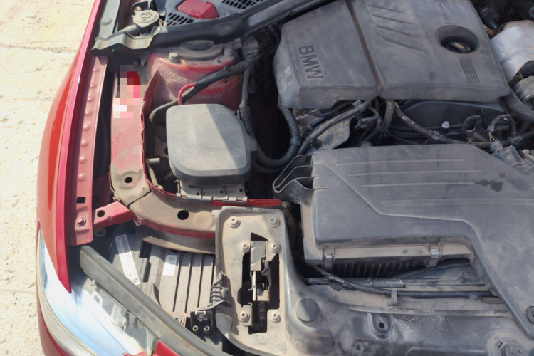 宝马3系 2015款 316i 运动设计套装局部细节9005