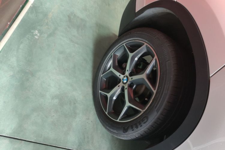 宝马X1 2018款 sDrive18Li 尊享型车身外观6008