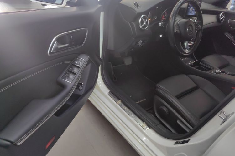 奔驰CLA 2018款 CLA 200 动感型中控内饰20