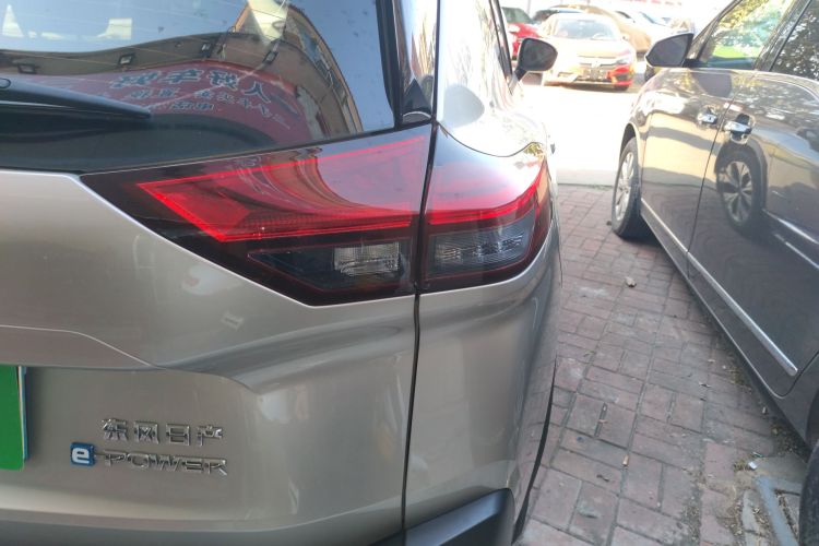 日产 奇骏 2023款 e-POWER 超混双电机四驱豪华版车身外观9