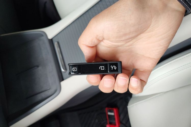 领克06 EM-P 2023款 EM-P 126长续航Halo中控内饰7001