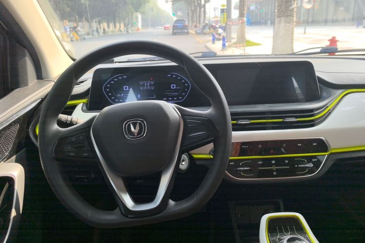 长安欧尚 奔奔E-Star 2022款 清心版 多彩款 三元锂局部细节13