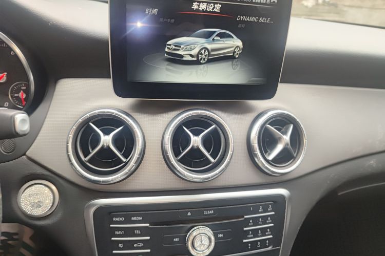 奔驰CLA 2017款 改款 CLA 200 时尚型中控内饰16