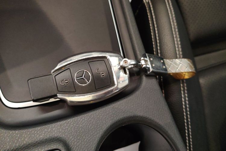 奔驰GLA 2019款 GLA 200 时尚型中控内饰11