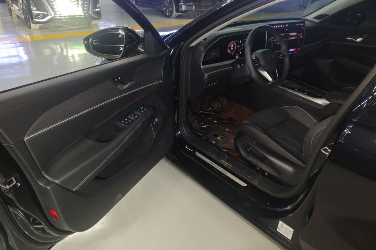 大众 帕萨特 2025款 Pro 380TSI 龙尊版中控内饰20