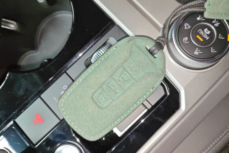 大众 途锐 2022款 3.0TSI 锐享版 曜黑运动套装中控内饰7001