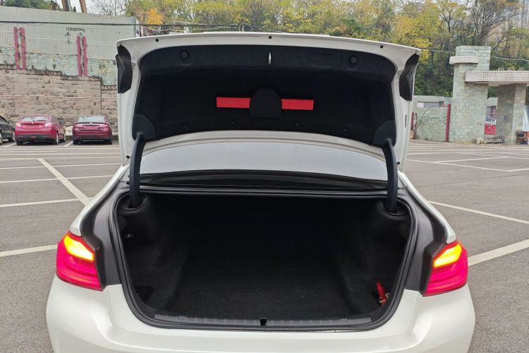 宝马5系 2018款 528Li 上市特别版机舱底盘23