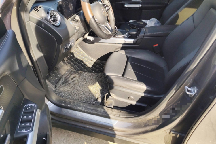 奔驰GLB 2023款 GLB 220 时尚型中控内饰7003