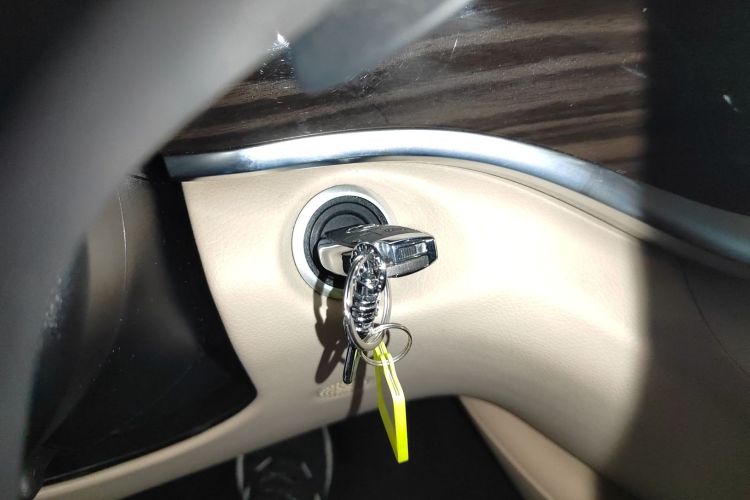 奔驰V级 2018款 V 260 领航版 国V中控内饰7001